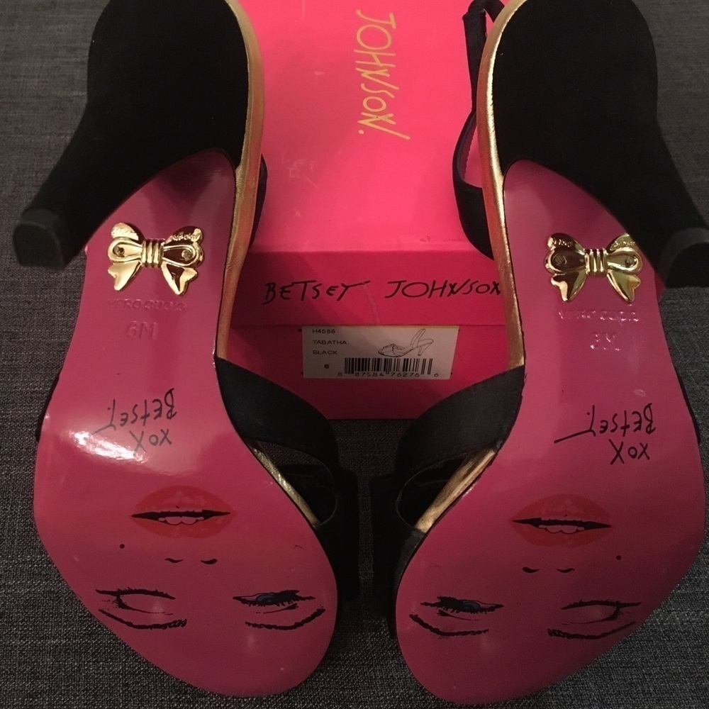 Betsy Johnson Black & Gold Bow Slingback Heels NWT - Picture 3 of 5